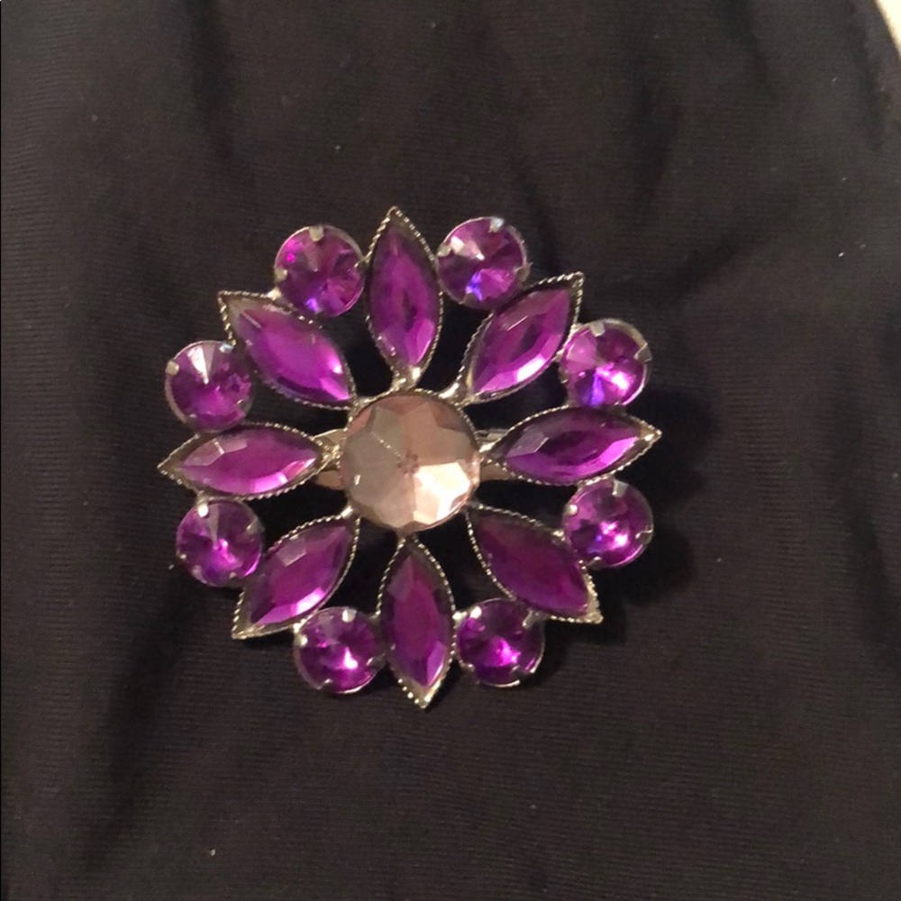 Flower pin